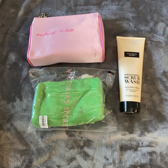 NEW Victoria Secret MakeUp Bags & Smoothing Scrub - Picture 7 of 7